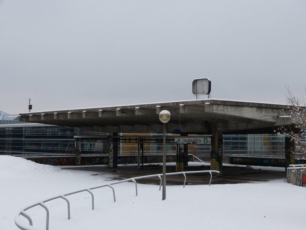 Bahnhof Olympiastadion München – Urbex im Schnee