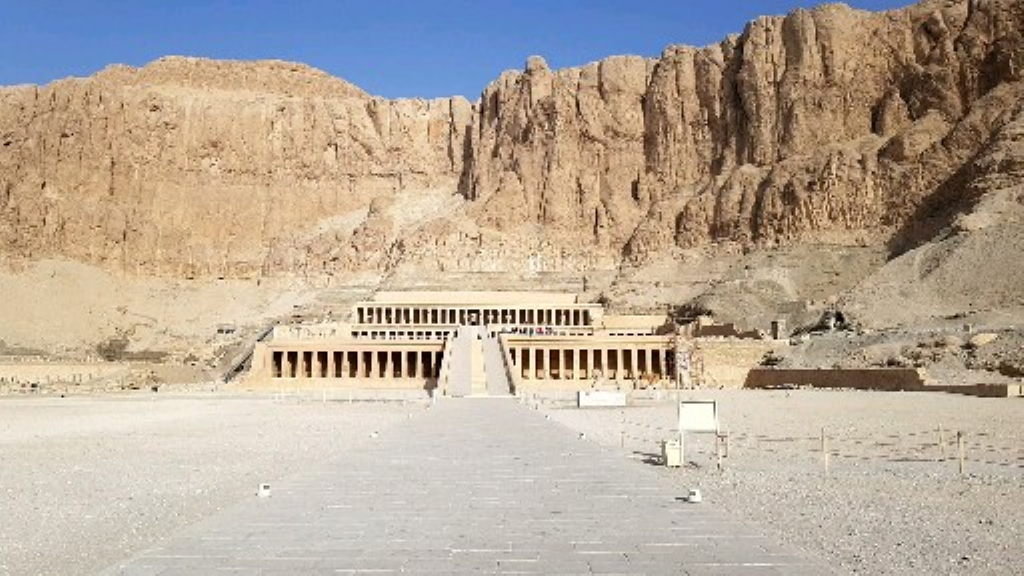 Nilkreuzfahrt Tag 3+4: 6 Tempel, 1 Glatze, 40 Grad – Luxor auf Anschlag