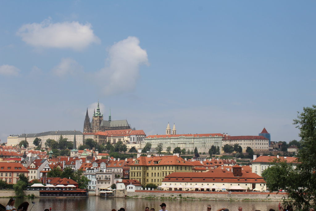 Wien & Prag an einem Wochenende – Roadtrip mit Schnitzel, Schmetterlingen und Zufallsbekanntschaft