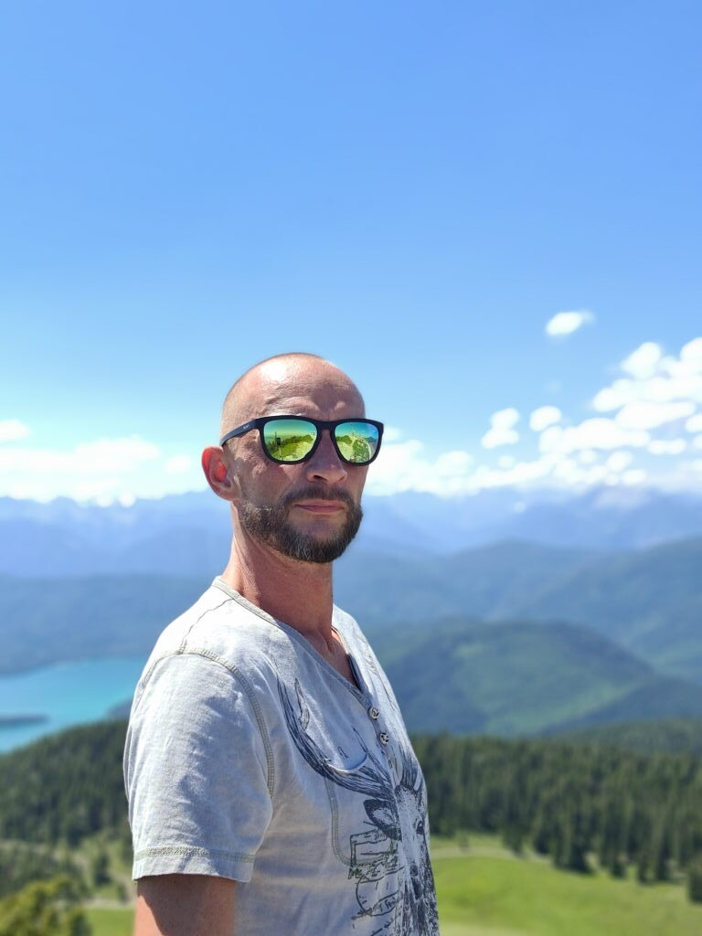Jochberg Wanderung Selfie mit Walchensee im Hintergrund Juni 2020