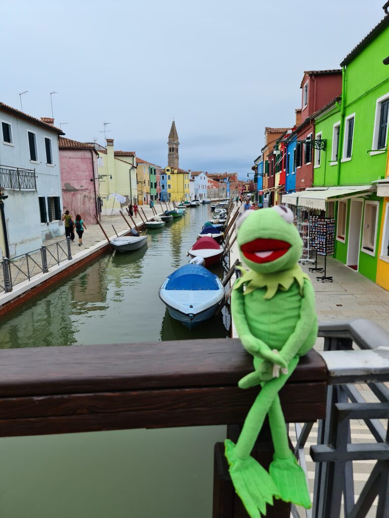 Burano Kanal bunte Häuser Kermit August 2020