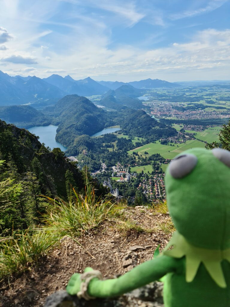 Panoramablick vom Tegelberg auf Neuschwanstein Alpsee und Alpenvorland September 2020