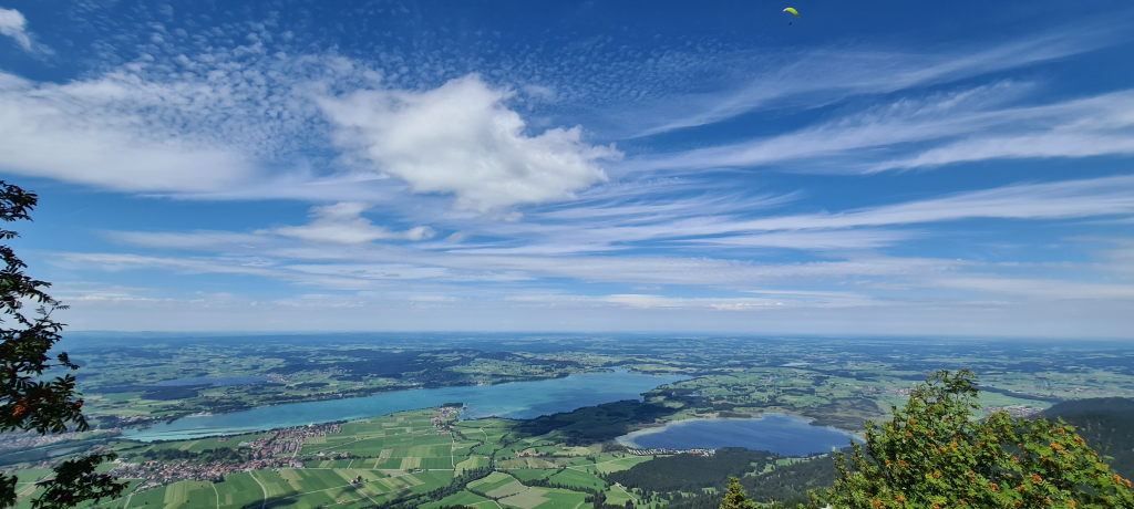 Panoramablick vom Tegelberg auf den Forggensee im September 2020