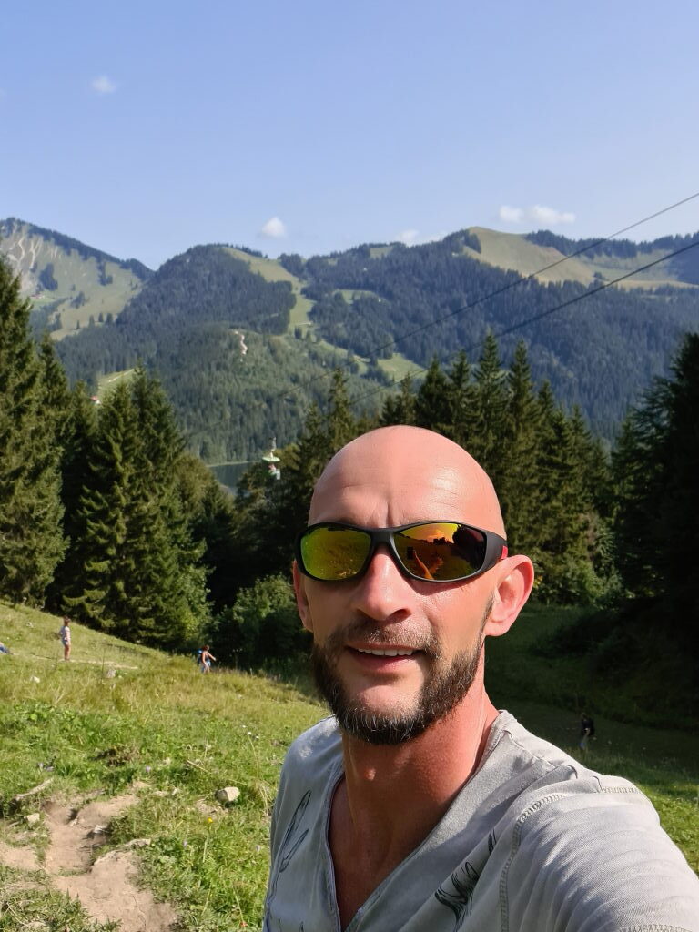 Selfie bei der Taubenstein-Wanderung mit Almlandschaft im September 2020