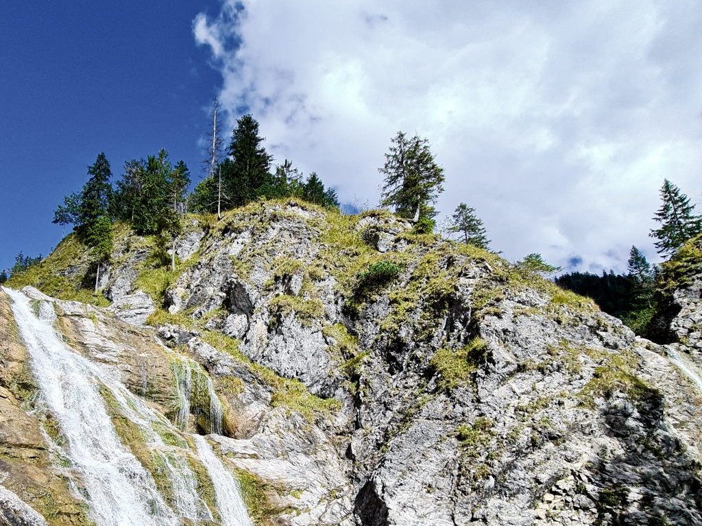 Glasbachwasserfall: 5 km Herbstzauber im Jachenautal