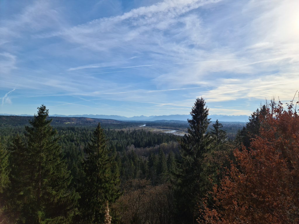 Panoramablick von der Weißen Wand bei Schäftlarn über Isartal und Alpen im November