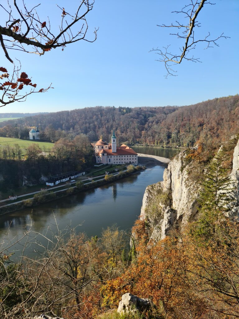 Kelheim im November: Befreiungshalle, Keltenwall und Kloster Weltenburg in 18 km