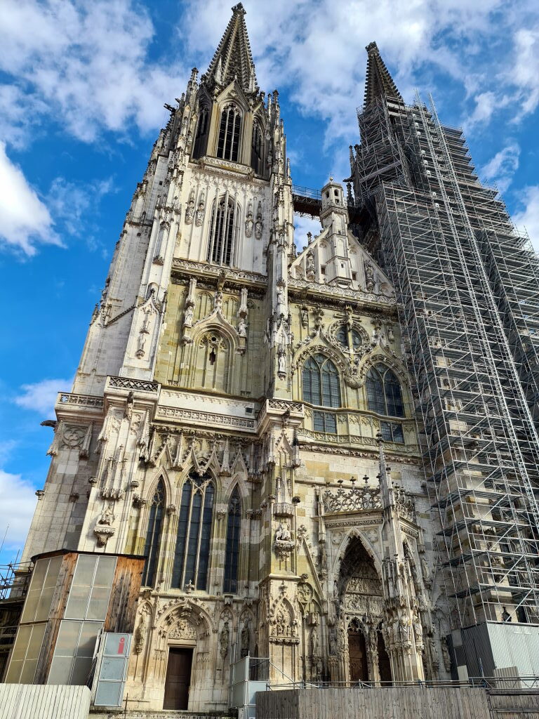 Regensburg Dom St. Peter Westfassade März 2021