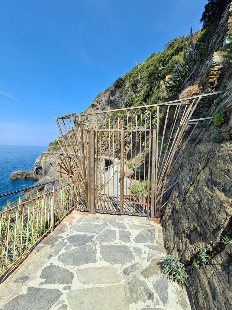 Eisentor am Kuestenweg Via dell Amore Riomaggiore, Juli 2021