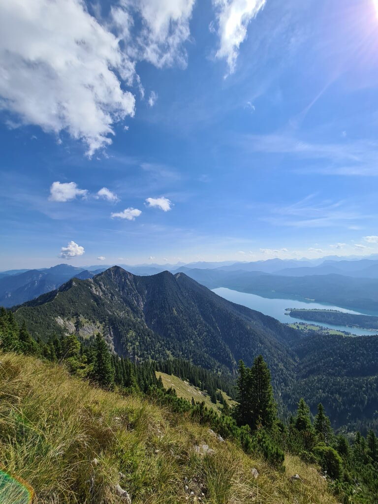 Panoramablick vom Heimgarten-Herzogstand-Grat über den Walchensee, September 2021