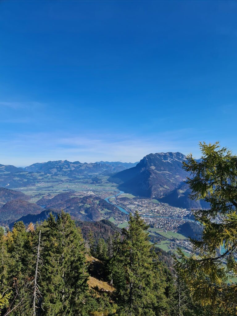 Panoramablick über das Inntal mit Kufstein und dem Heuberg im Hintergrund