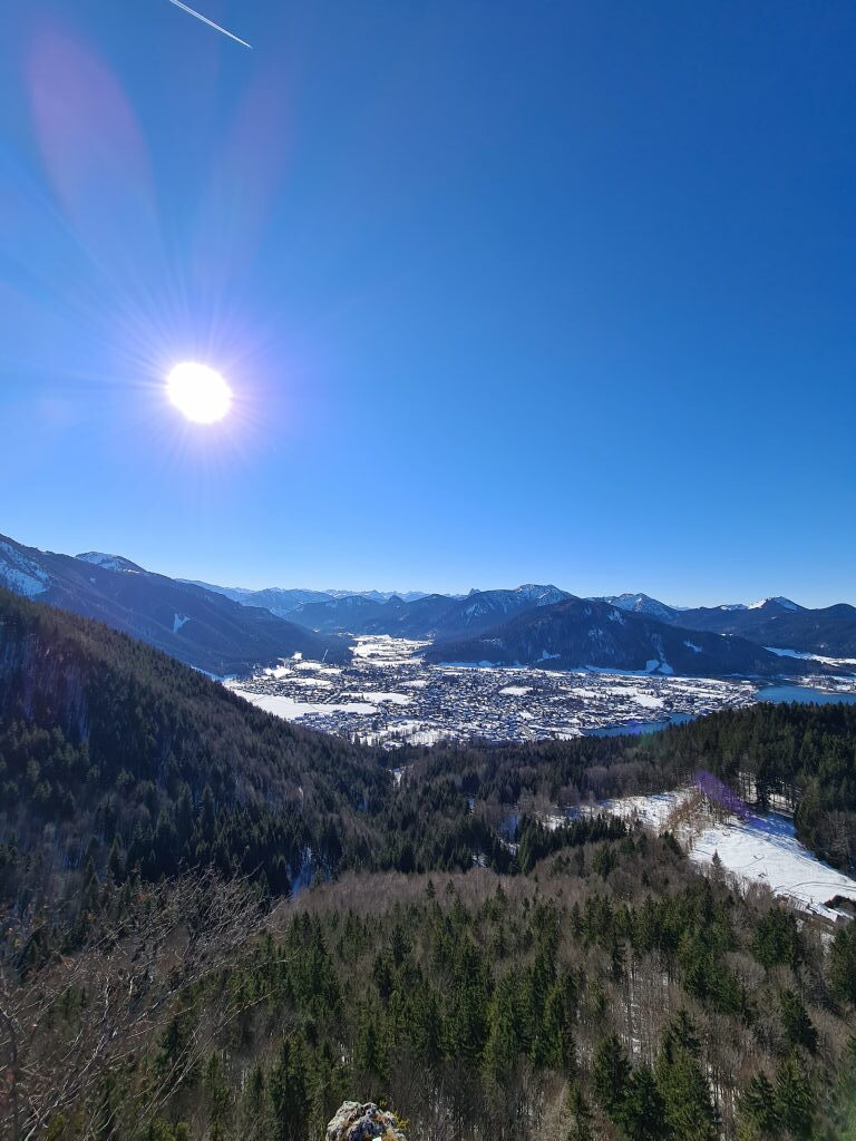 Winterpanorama Baumgartenschneid mit Blick auf Tegernsee und umliegende Berge Januar 2022