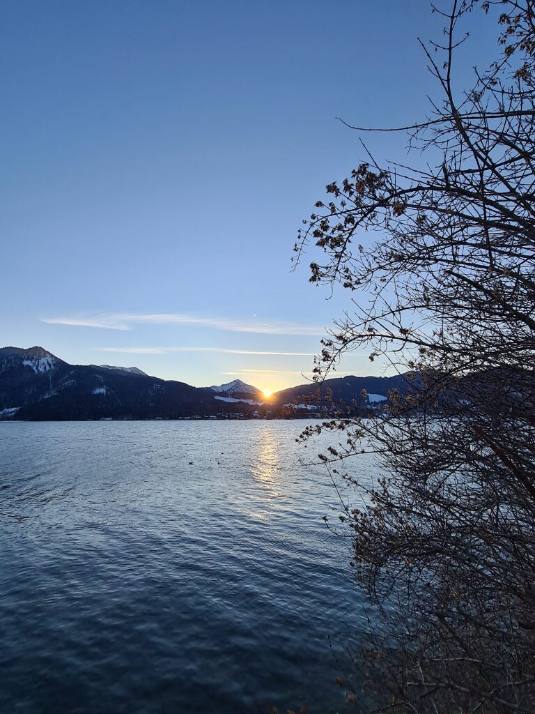 Sonnenuntergang am Tegernsee im Winter Januar 2022