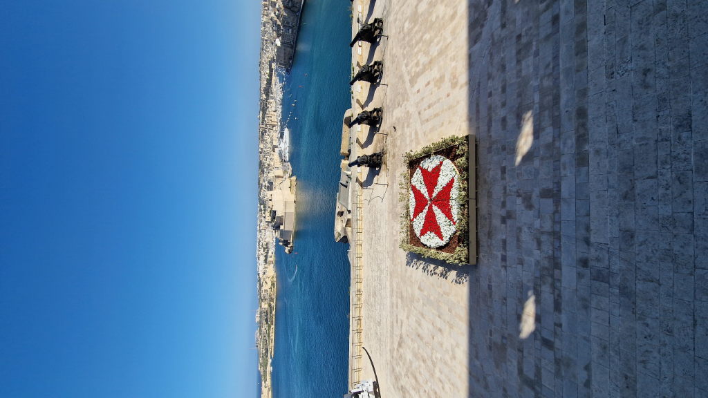 Saluting Battery Valletta Kanonen Malteserkreuz