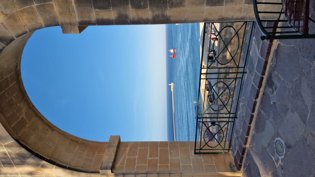 Steinbogen Lower Barrakka Gardens Valletta Meer