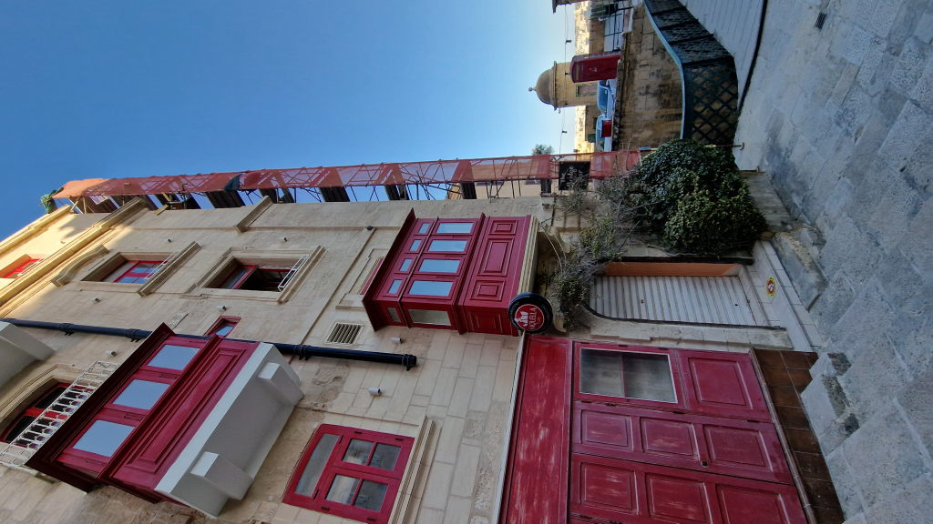 Rote Balkone Valletta Sandstein