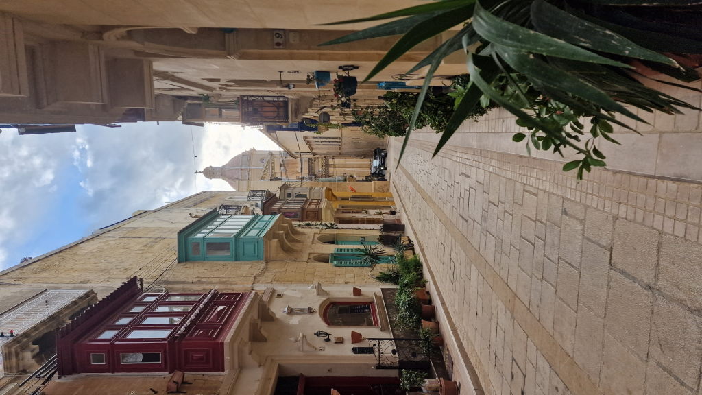 Grand Harbour Valletta Bastionsmauer Kräne