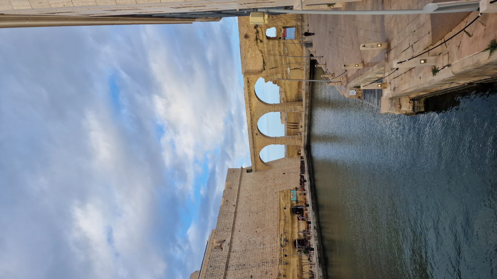 Vittoriosa Bögen Wasser Abendlicht