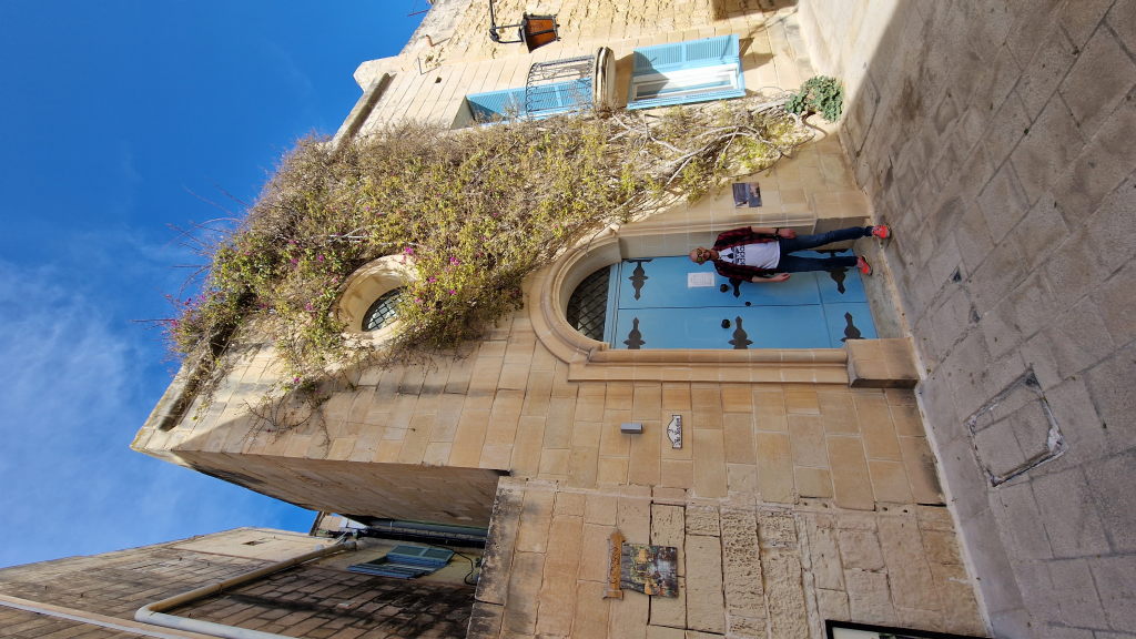 Selfie blaue Tür Efeu Mdina Malta