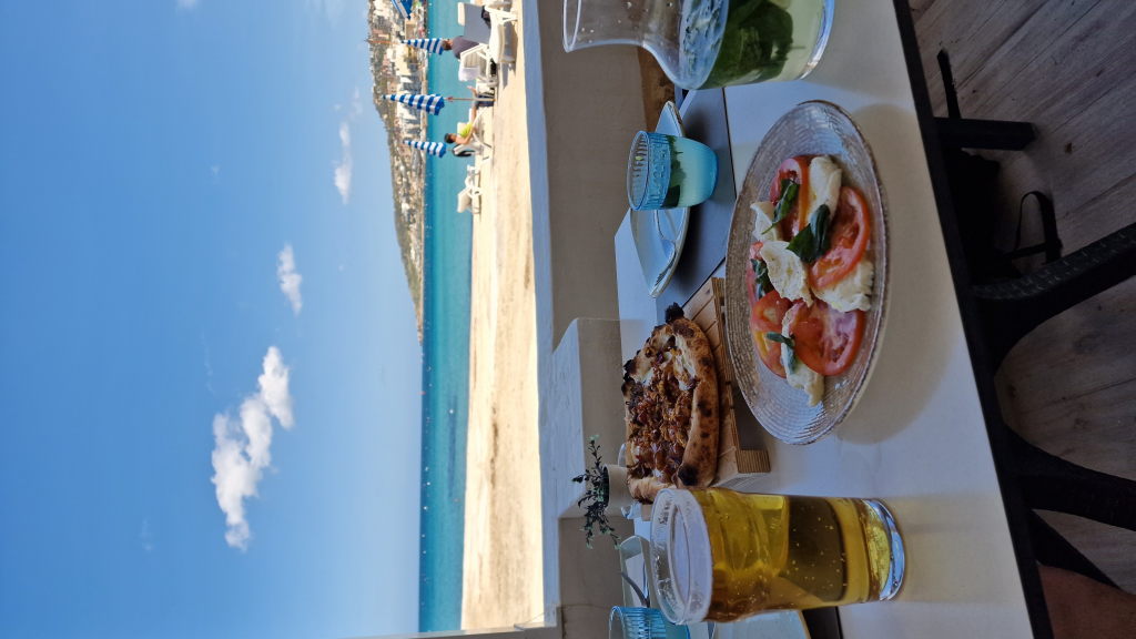 Pizza Bier Caprese Mellieha Bay Strand Malta