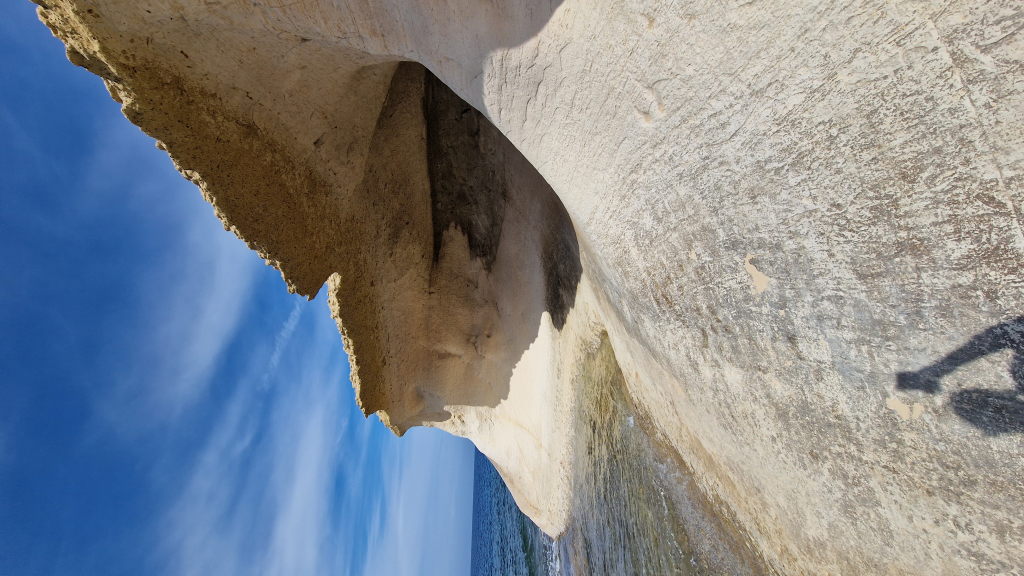 Weiße Felsformation Meer Malta Nordküste
