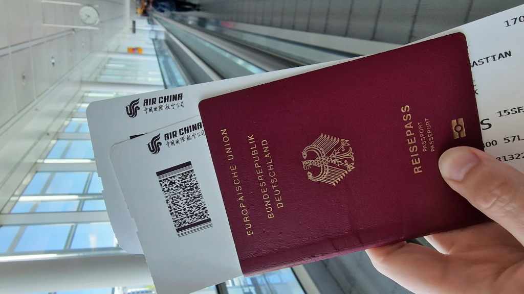 Reisepass und Air China Boardingpass