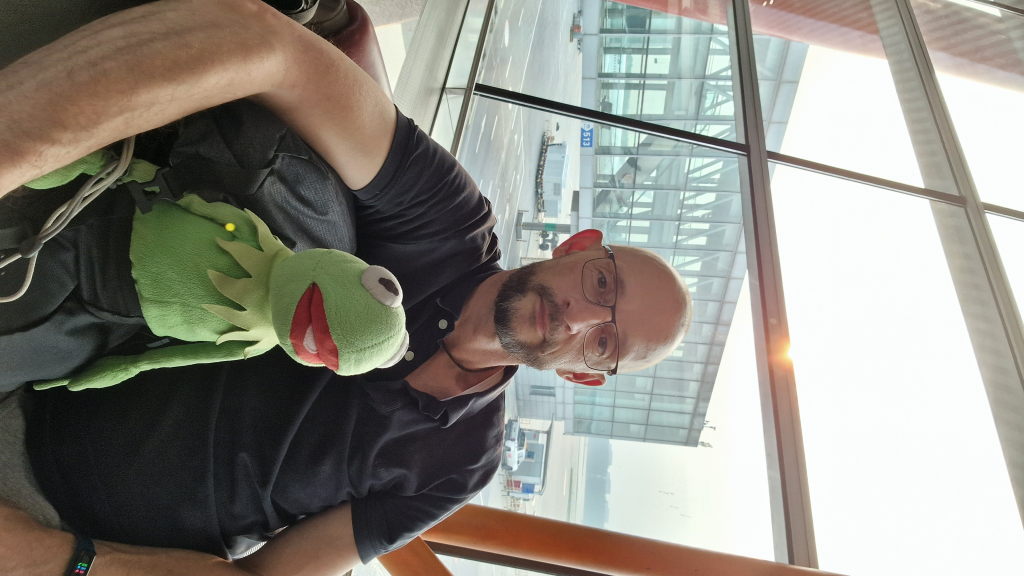 Selfie mit Kermit am Flughafen Peking