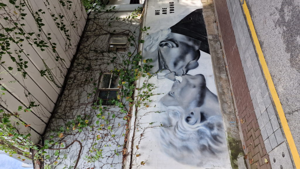 Street Art Mural küssendes altes Paar We Are Young Seoul
