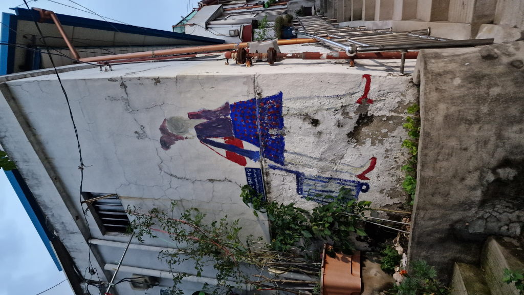 Wandbild Frau in Hanbok auf Treppe Ihwa Village