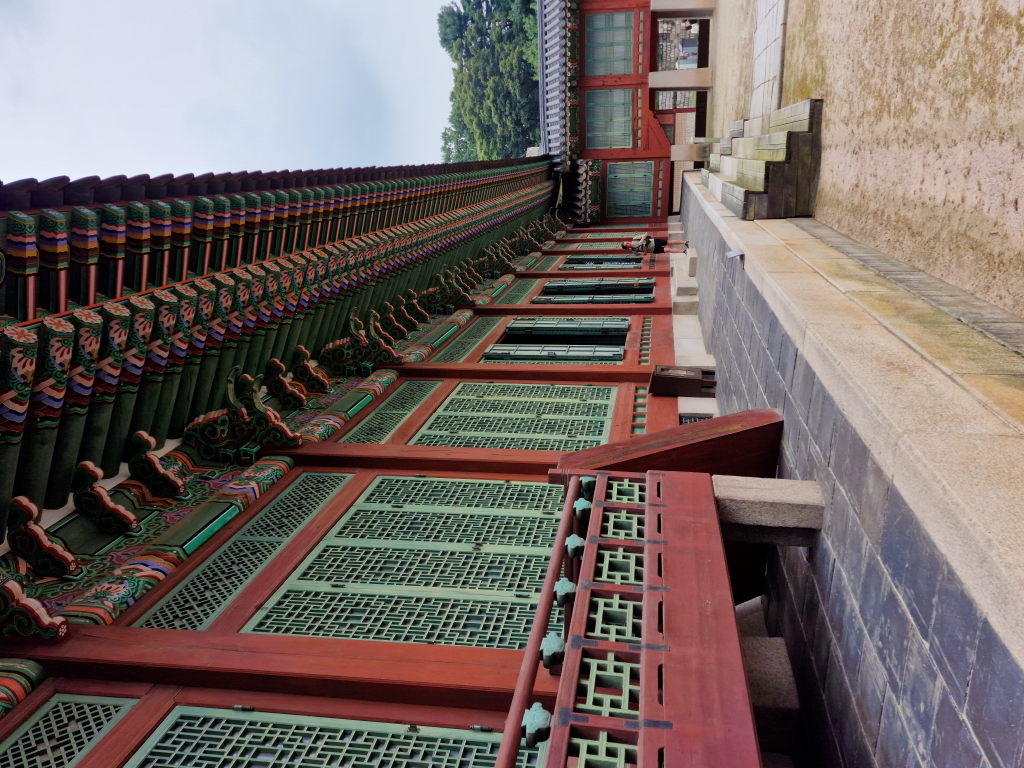 Lange Veranda im Huwon Changdeokgung Palast
