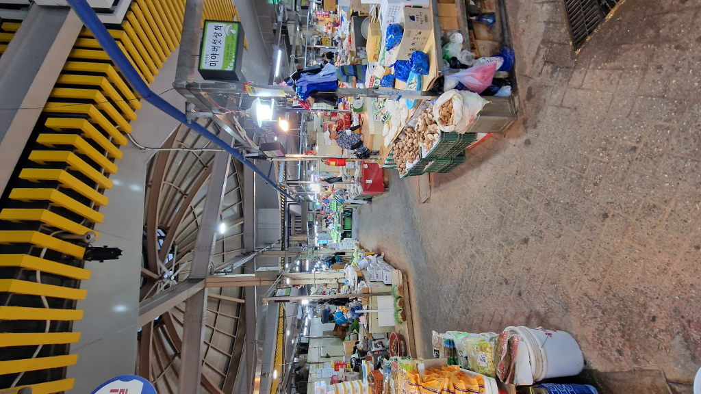 Chilseong Markt Daegu Hallengang mit Händlern