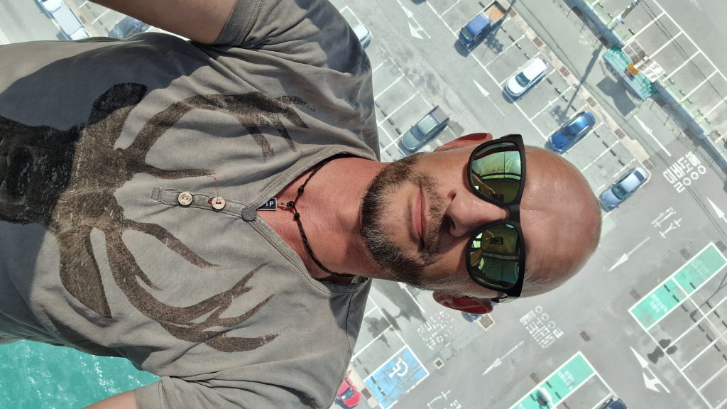 Selfie auf der Aussichtsplattform, Parkplatz von oben