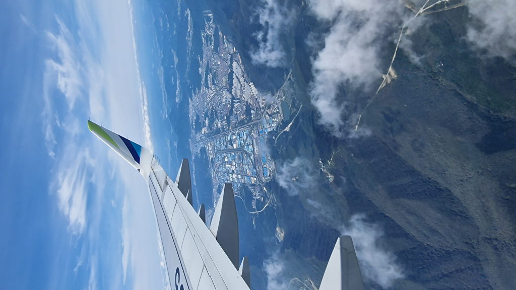 Blick aus dem Flugzeugfenster Air Busan über Südkorea