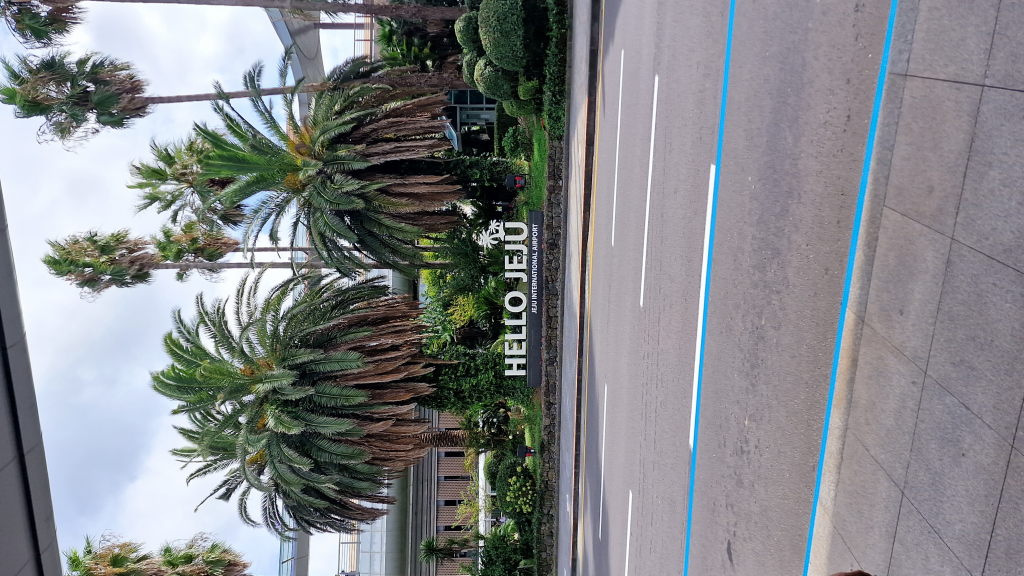 Hello Jeju Schild am Jeju International Airport