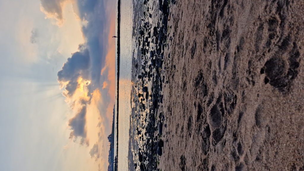 Sonnenuntergang am Strand Iho Tewoo Jeju mit Lavafelsen