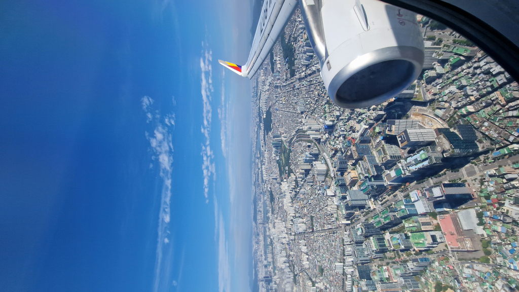 Seoul von oben aus dem Flugzeug Asiana Airlines