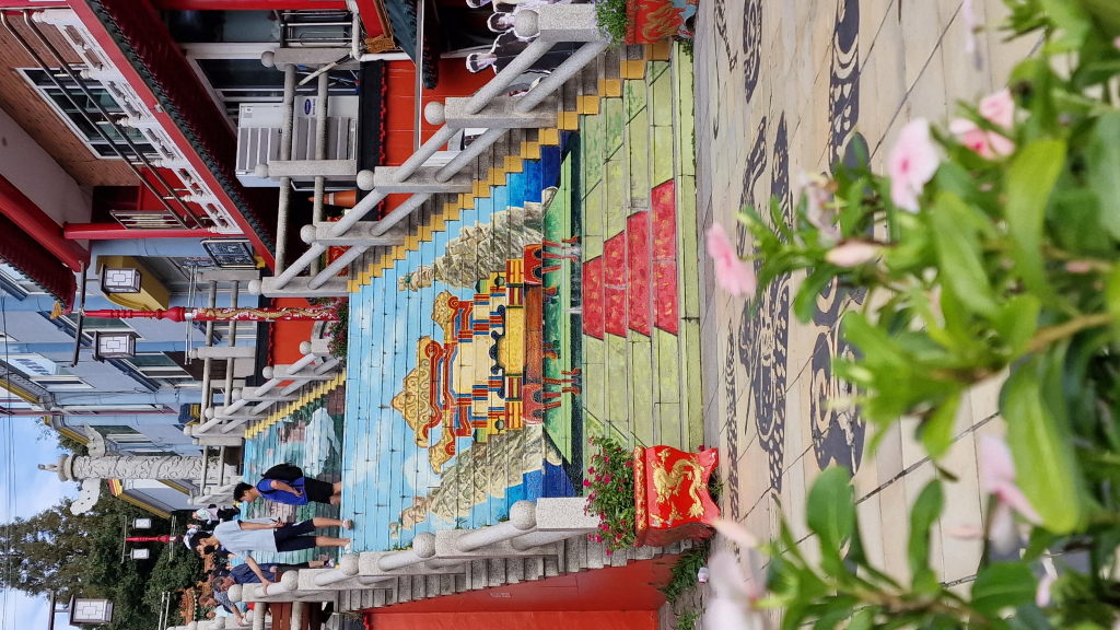 Bemalte Treppen Incheon Chinatown chinesisches Tempelmotiv