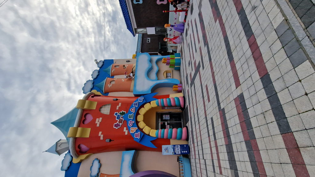 Märchenschloss Trick Art Story Incheon bunt