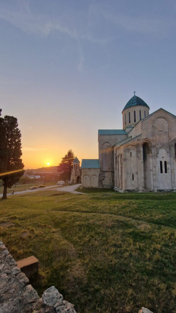 Kutaisi, du chaotische Schöne — Ein Tag zwischen Riesenrad-Angst und Klosterfrieden
