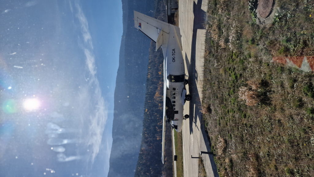 LET L-410 Propellermaschine OK-TCA auf dem Flughafen Mestia