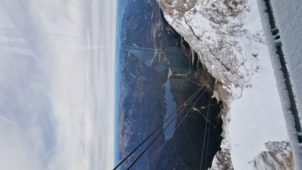 Blick aus Zugspitz-Seilbahn Eibsee
