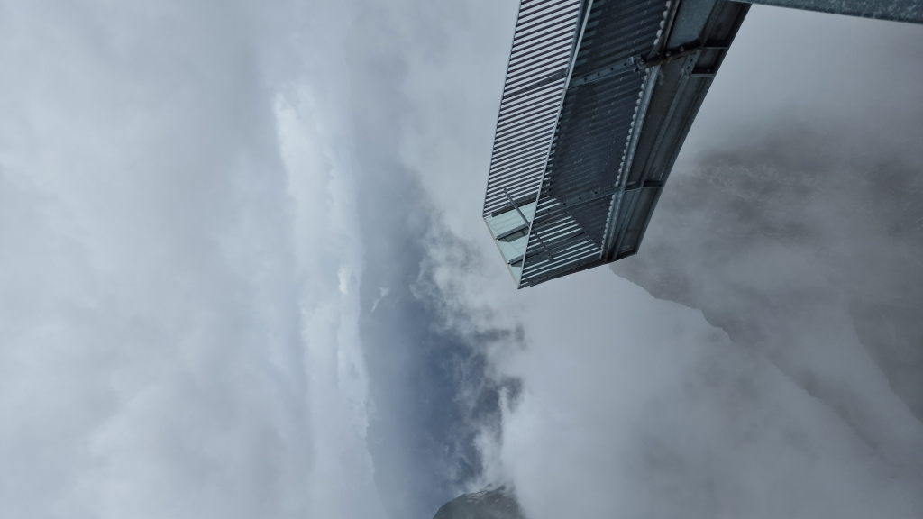 AlpspiX Aussichtssteg Nebel Wolken Garmisch