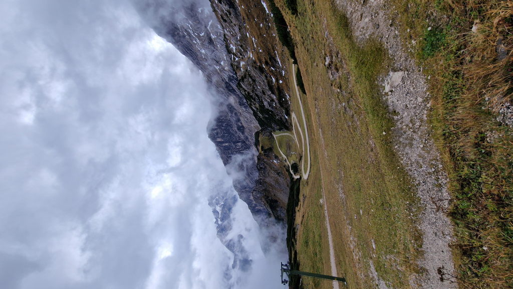 Alpspitze Bergwiese Wanderweg Abstieg